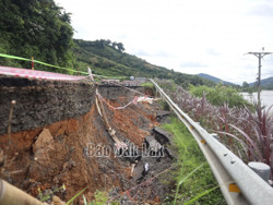 Tuyến đường sạt lở hơn nửa năm chưa được khắc phục