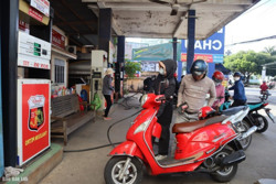 Để doanh nghiệp tự quyết định giá xăng dầu: "Mở" nhưng phải "chặt"