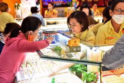 Giá vàng SJC, vàng nhẫn "quay xe" lao dốc