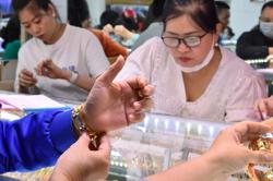 Giá vàng hôm nay, 17-4: Nhiều yếu tố gây bất ngờ