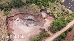 Cần xử lý nghiêm việc khai thác đất trái phép tại xã Chứ Kbô