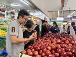 Trái cây ngoại giá rẻ bất ngờ