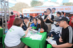 'Siết' giờ làm thêm của sinh viên: Quản lý bằng cách nào?