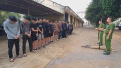 7 học sinh cùng nhiều thanh, thiếu niên mang dao, rựa đi hỗn chiến