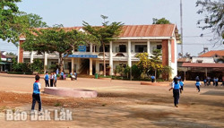 Phụ huynh bức xúc trước khoản thu – chi của Trường Tiểu học Nguyễn Du