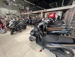 Nhiều mẫu xe máy quay đầu tăng giá