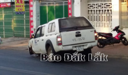 Nữ công nhân môi trường bị xe bán tải tông trọng thương