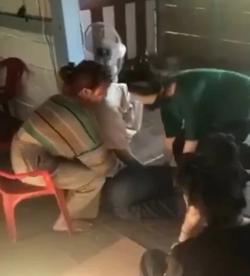 Bức xúc trước cảnh nhóm nữ sinh lột áo, đánh bạn dã man