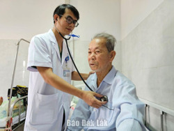 Bệnh viện Đa khoa vùng Tây Nguyên: Cứu sống cụ ông 86 tuổi sau nhiều lần ngưng tim