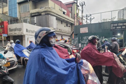 Ngày 11/5, Bắc Bộ có mưa dông, Nam Bộ nắng nóng