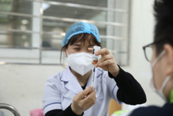 Hướng dẫn mới nhất về tiêm vaccine Covid-19 tại Việt Nam: Ai cần tiêm?