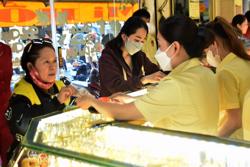 Giá vàng miếng SJC giảm nhỏ giọt sau đấu thầu