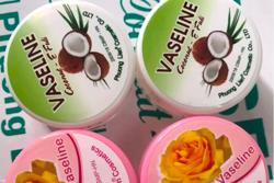 Thu hồi trên toàn quốc hai sản phẩm sáp nẻ Vaseline