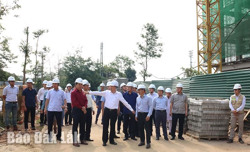 Để đưa Trung tâm Ung bướu sớm đi vào hoạt động