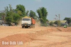 “Khan” đất san lấp mặt bằng: Nhiều công trình xây dựng gặp khó