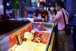 Loay hoay ‘ghìm cương’ giá vàng