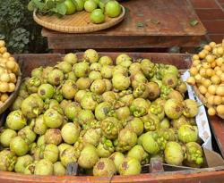 Măng cụt gọt sẵn vẫn đắt đỏ dù món gỏi gà măng cụt hết "hot"