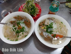 Mát lành bún sứa Hội An