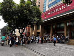 Ngân hàng Nhà nước đề nghị Bộ Công an điều tra, xử lý đối tượng thuê người xếp hàng mua gom vàng