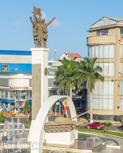 Chuyện chiếc xe tăng ở Tượng đài Chiến thắng Buôn Ma Thuột