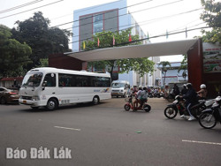 Xe đưa đón học sinh: Vẫn “mạnh ai nấy làm”