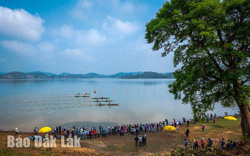 “Khoác áo mới” cho hồ Lắk