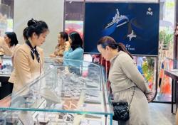 Giá vàng nhẫn "quay xe" giảm, vàng miếng SJC ổn định