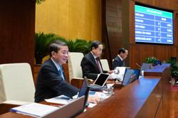 Quốc hội quy định thế nào về độ tuổi được lái xe, điểm giấy phép lái xe?