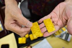 Giá vàng về dưới mốc 83 triệu đồng