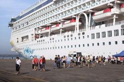 Bất ngờ khách quốc tế