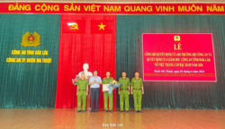 Khen thưởng đột xuất Đội Cảnh sát hình sự Công an thành phố Buôn Ma Thuột 