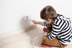 Đề phòng nguy cơ bỏng điện ở trẻ trong kỳ nghỉ hè