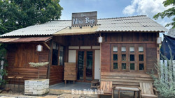 Bị tấm bê tông quán cà phê rơi trúng, một người phụ nữ tử vong