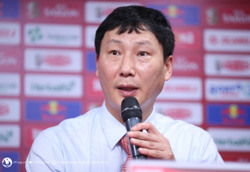 HLV Kim Sang Sik gửi lời nhắn tới người hâm mộ