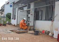 Điện, nước về khu tái định cư ven đô