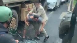 Triệu tập chú rể đánh tài xế xe ben trên đường rước dâu