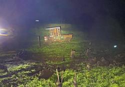 2 thanh niên bị điện giật chết khi kéo xe công nông