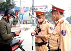 Giấy phép lái xe bị trừ hết 12 điểm, tài xế phải kiểm tra lại kiến thức pháp luật