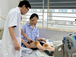 Cho ong đốt để chữa bệnh, người phụ nữ bị hoại tử chân