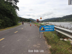 Đại biểu HĐND huyện Lắk kiến nghị khắc phục tình trạng sạt lở trên Tỉnh lộ 7