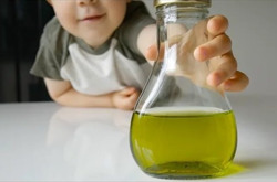 Đề phòng nguy cơ trẻ ngộ độc hóa chất