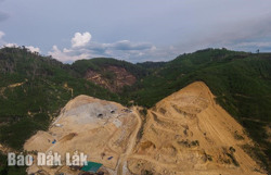 Khoan mở những mét đầu tiên của hầm Phượng Hoàng