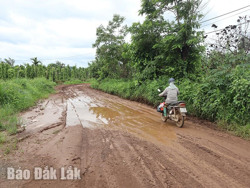 Chờ ban hành giá đất, đường thi công dở dang