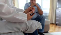 Loại ung thư "hiểm" ở quý ông tăng nhanh: 2 lưu ý quan trọng