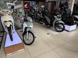 Xe máy giảm giá liên tục