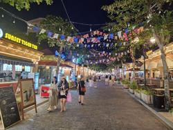 Du lịch cần cú hích để bật lên