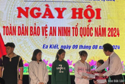 Agribank Đắk Lắk tặng 50 suất học bổng cho học sinh nghèo