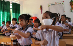 Học sinh lớp 1 tựu trường vào ngày 22/8