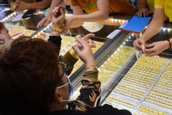 Giá vàng hôm nay, 15-8: Tiếp tục đi xuống