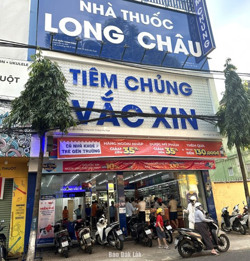 Bé gái bị ngã chấn thương khi đi tiêm chủng, đã ổn định sức khỏe